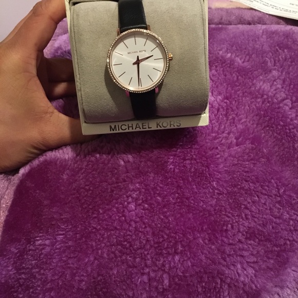 🆕Michael Kors leather strap watch 32mm - Picture 3 of 5